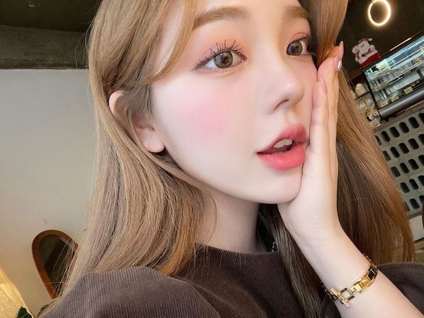 Màu tóc nhuộm sáng da vàng kem bơ