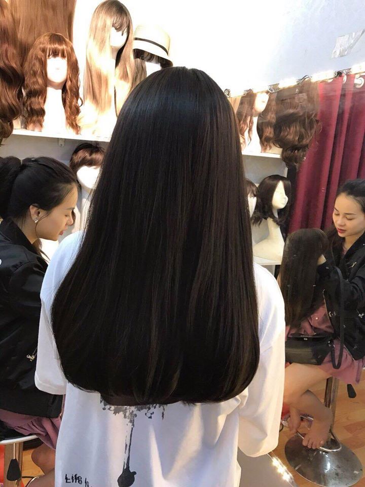 Nếu bạn đang tìm kiếm một shop tóc giả nam uy tín tại Hà Nội, hãy đến với chúng tôi. Với đội ngũ nhân viên chuyên nghiệp và kinh nghiệm, chúng tôi sẽ giúp bạn chọn lựa sản phẩm tốt nhất để thay đổi kiểu tóc của mình. Còn chần chừ gì nữa mà không ghé thăm shop của chúng tôi?