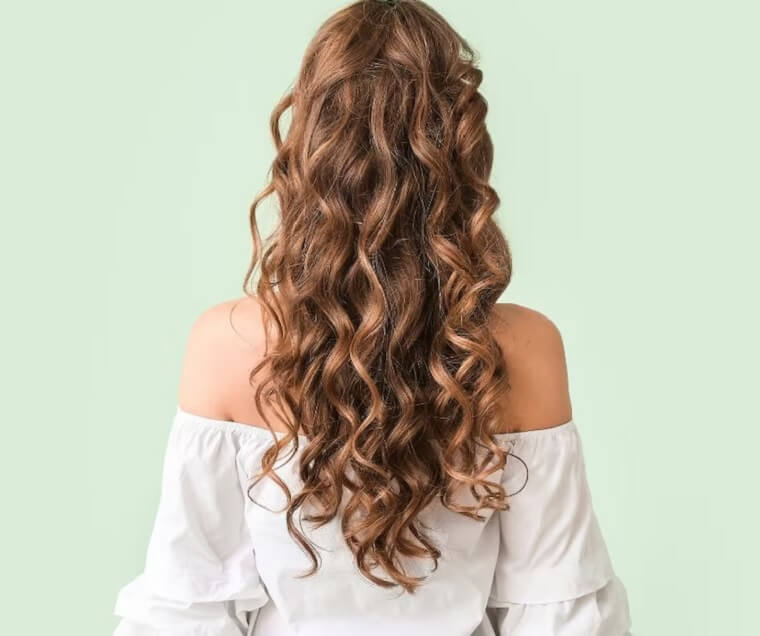 Kiểu xoăn xù hippie đi tiệc
