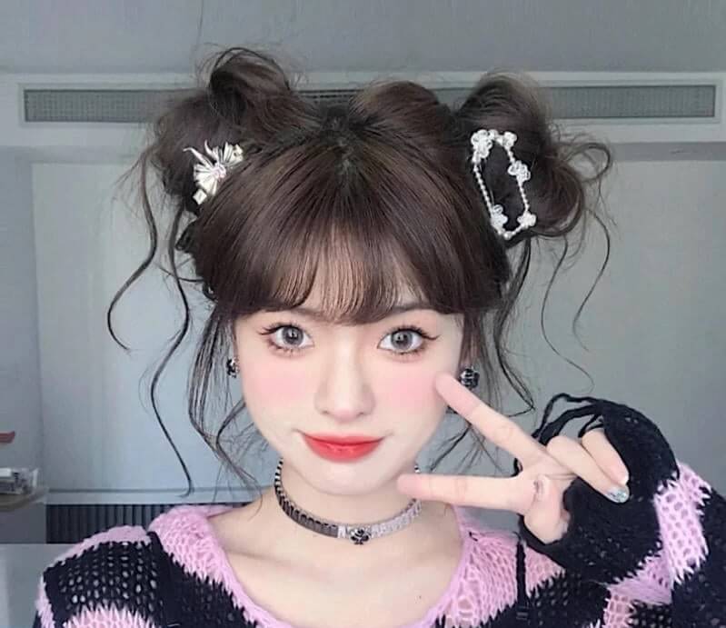 Kiểu tóc búi củ tỏi 2 bên