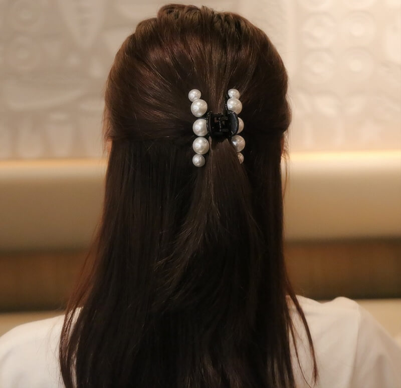 Kiểu tóc kẹp nửa đầu sang chảnh
