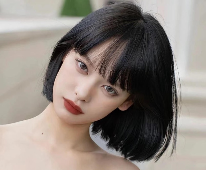 Tóc bob ngắn mái bằng