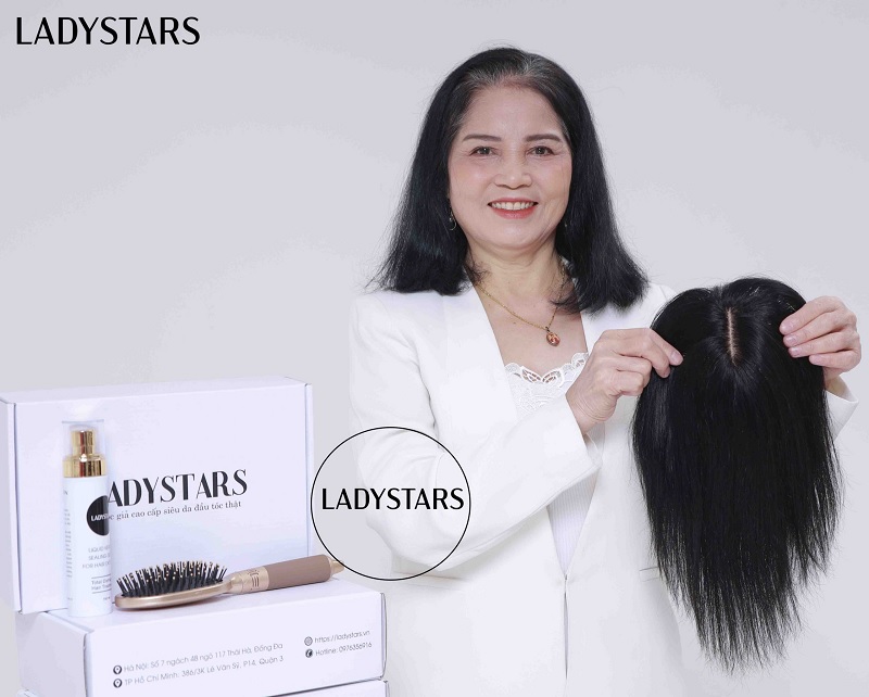 So sánh phương pháp nhuộm tóc và dùng tóc giả che bạc