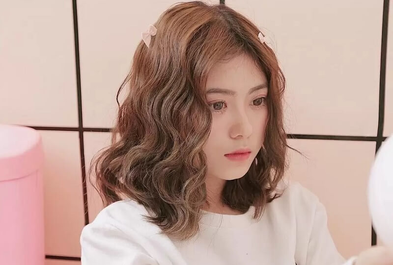 Tóc uốn sóng ngang vai