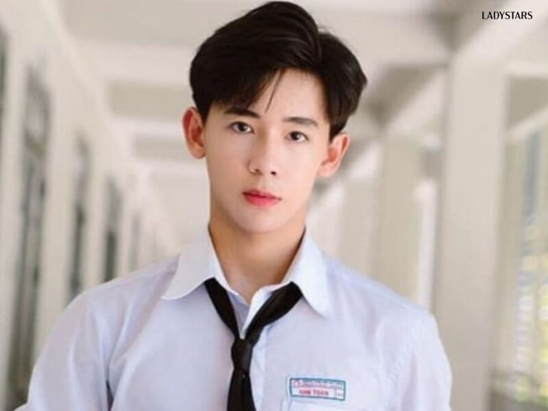 Tóc 7/3 hợp với học sinh