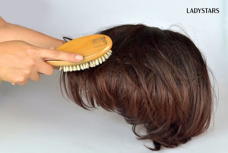 Các bước mang tóc giả đi du lịch hợp lý