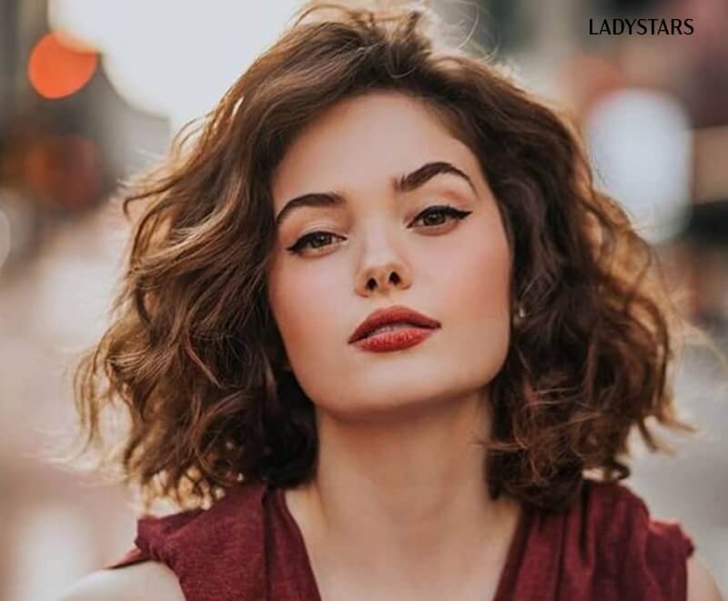 Tóc xoăn lơi tóc lỡ mái chữ S