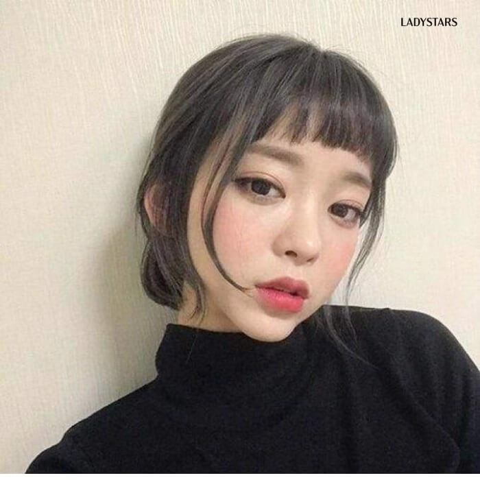 Tóc mái ngang trên lông mày
