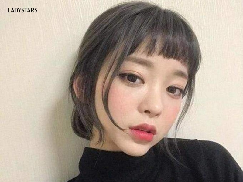 Tóc mái ngố trên lông mày