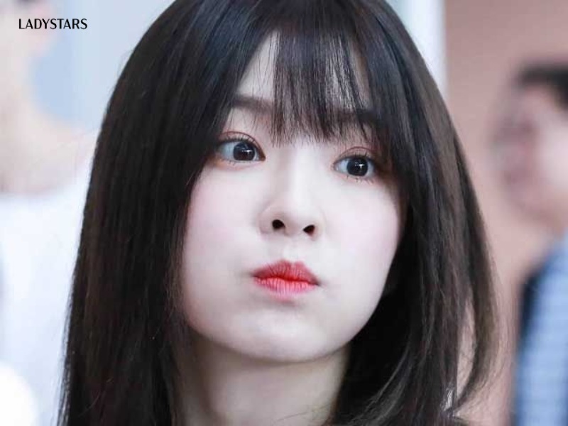 Tóc mái ngố hình vòng cung