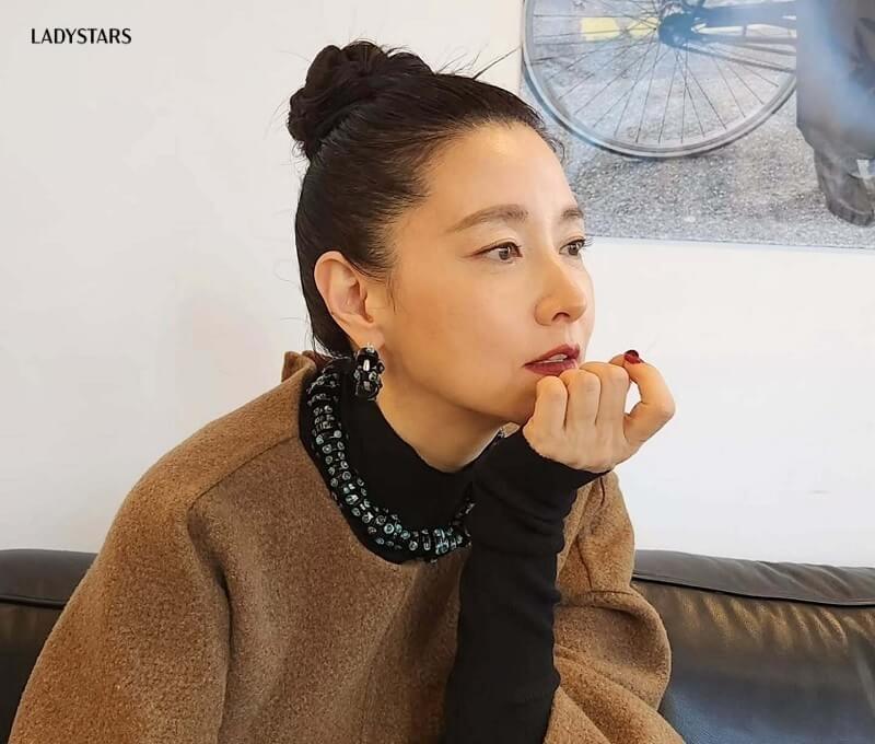 Tóc búi cao sang trọng