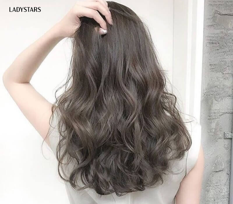 Tóc dài uốn đuôi tầng