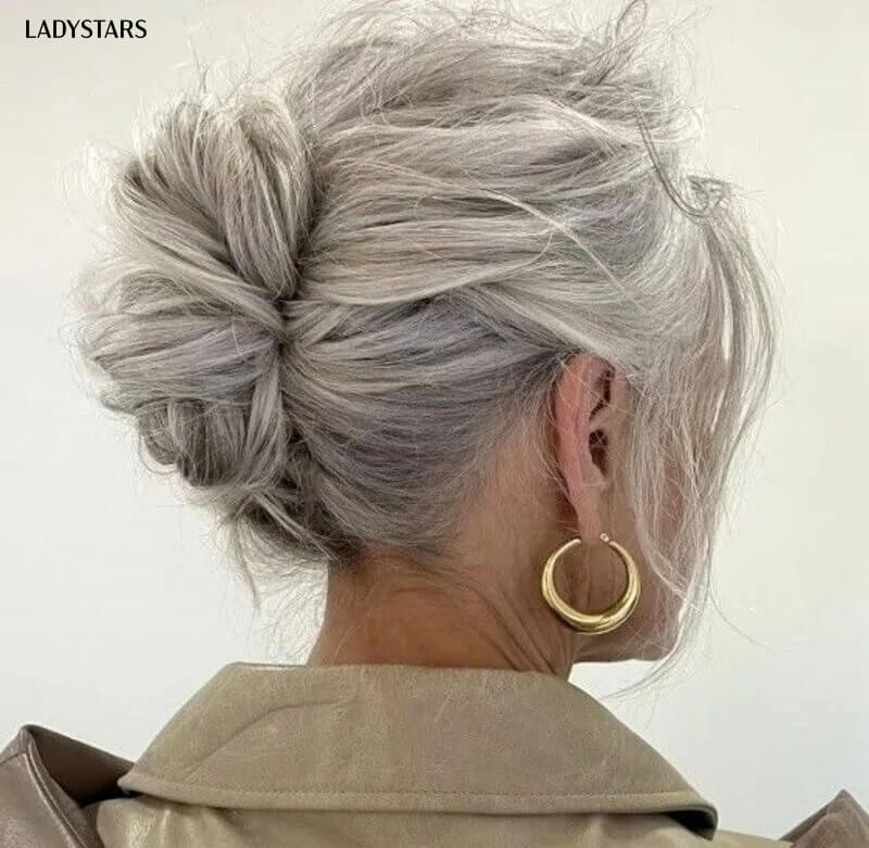 Tóc Updo thanh lịch cho phụ nữ U60