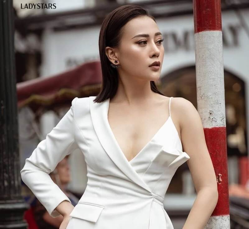 Tóc mái vuốt ngược