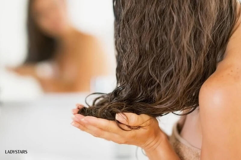 Cách làm tóc mượt và thẳng tự nhiên tại nhà
