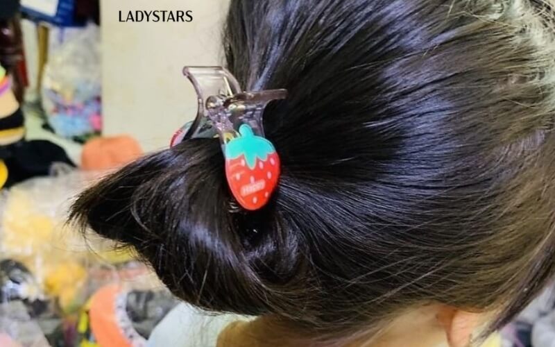 Cách làm tóc phồng bằng sử dụng kẹp càng cua làm phồng tóc