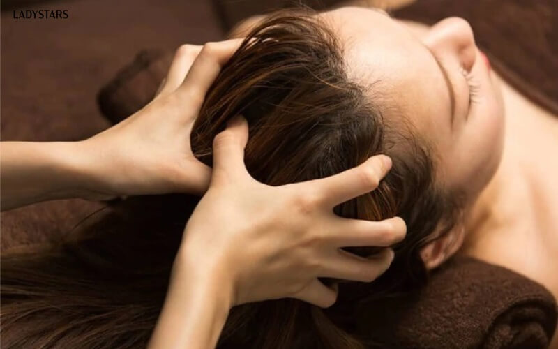 Cách làm tóc phồng bằng Massage da đầu thường xuyên bằng đầu ngón tay