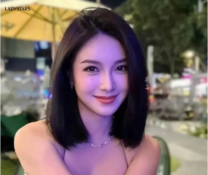 Tóc ngang vai thẳng không mái