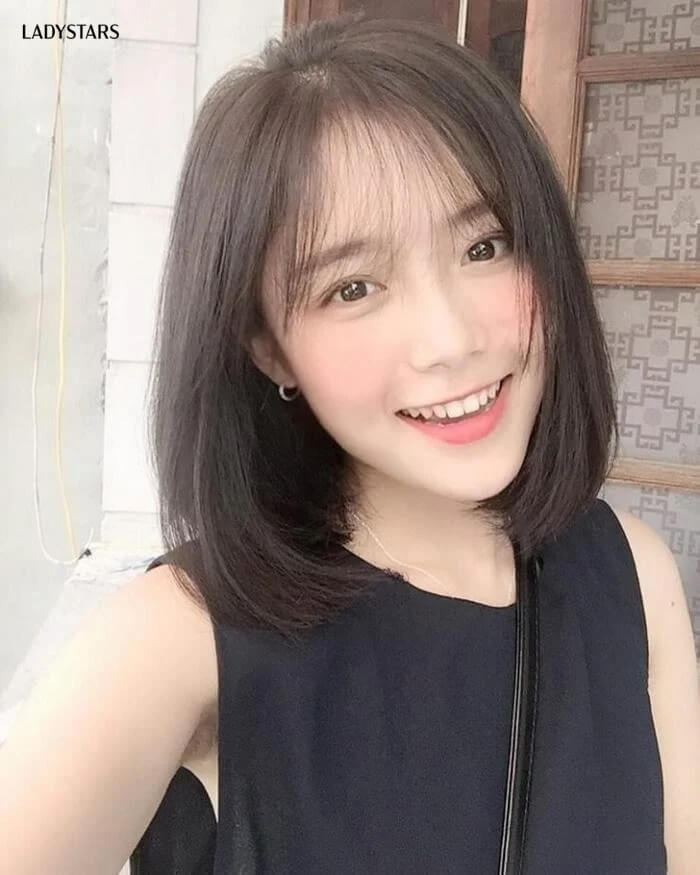 Tóc ngang vai duỗi thẳng uốn phồng