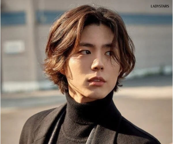 Tóc kiểu side part Bob